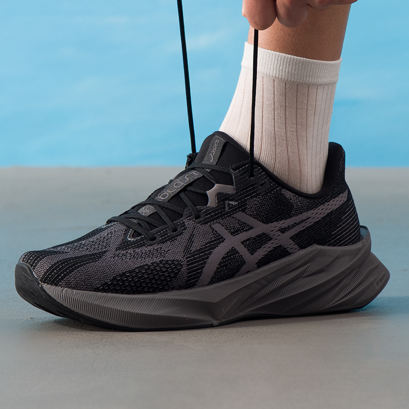 Asics Men's Shoes Dynablast 5  - مراجعة Running Gear Asics وسعره