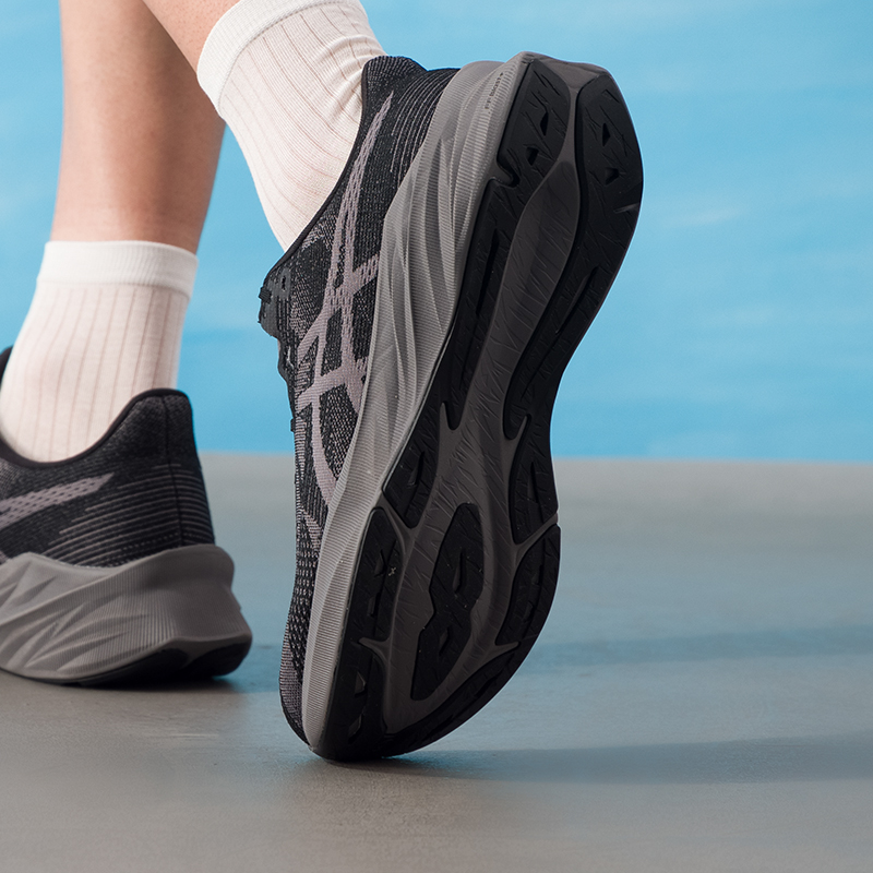 Asics Men's Shoes Dynablast 5  - مراجعة Running Gear Asics وسعره