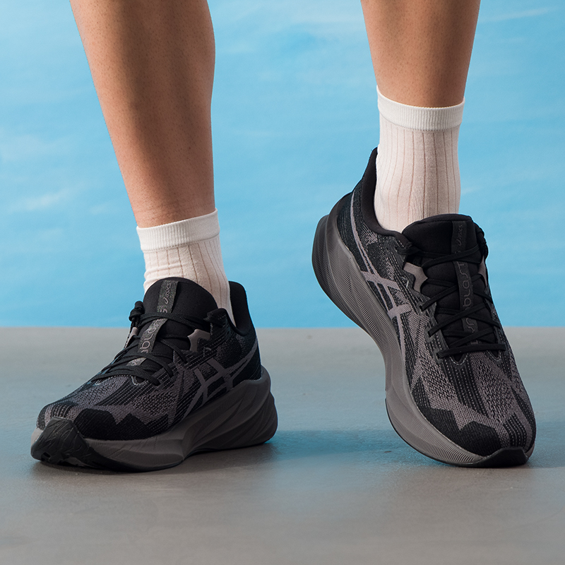 Asics Men's Shoes Dynablast 5  - مراجعة Running Gear Asics وسعره
