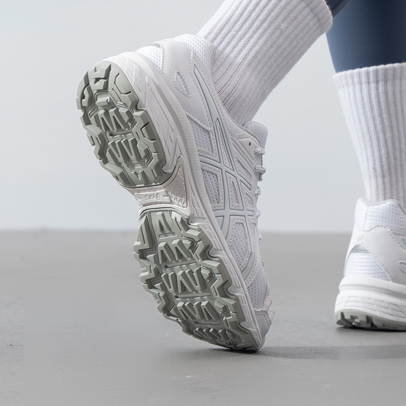 Asics Women's Shoes Jog 100t ( - مراجعة Running Gear Asics وسعره